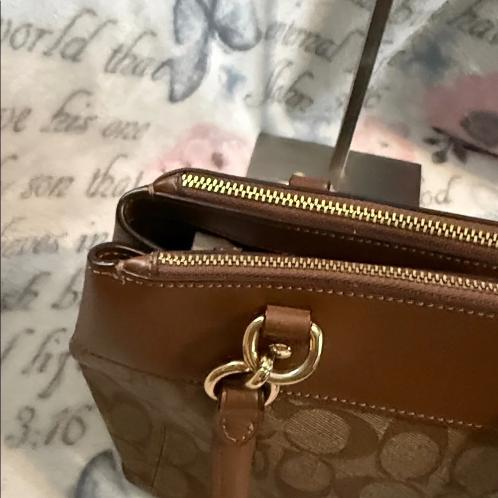 Coach Mini Brooke Carryall in signature canvas Style No. F26139 with straps EUC - Picture 16 of 16